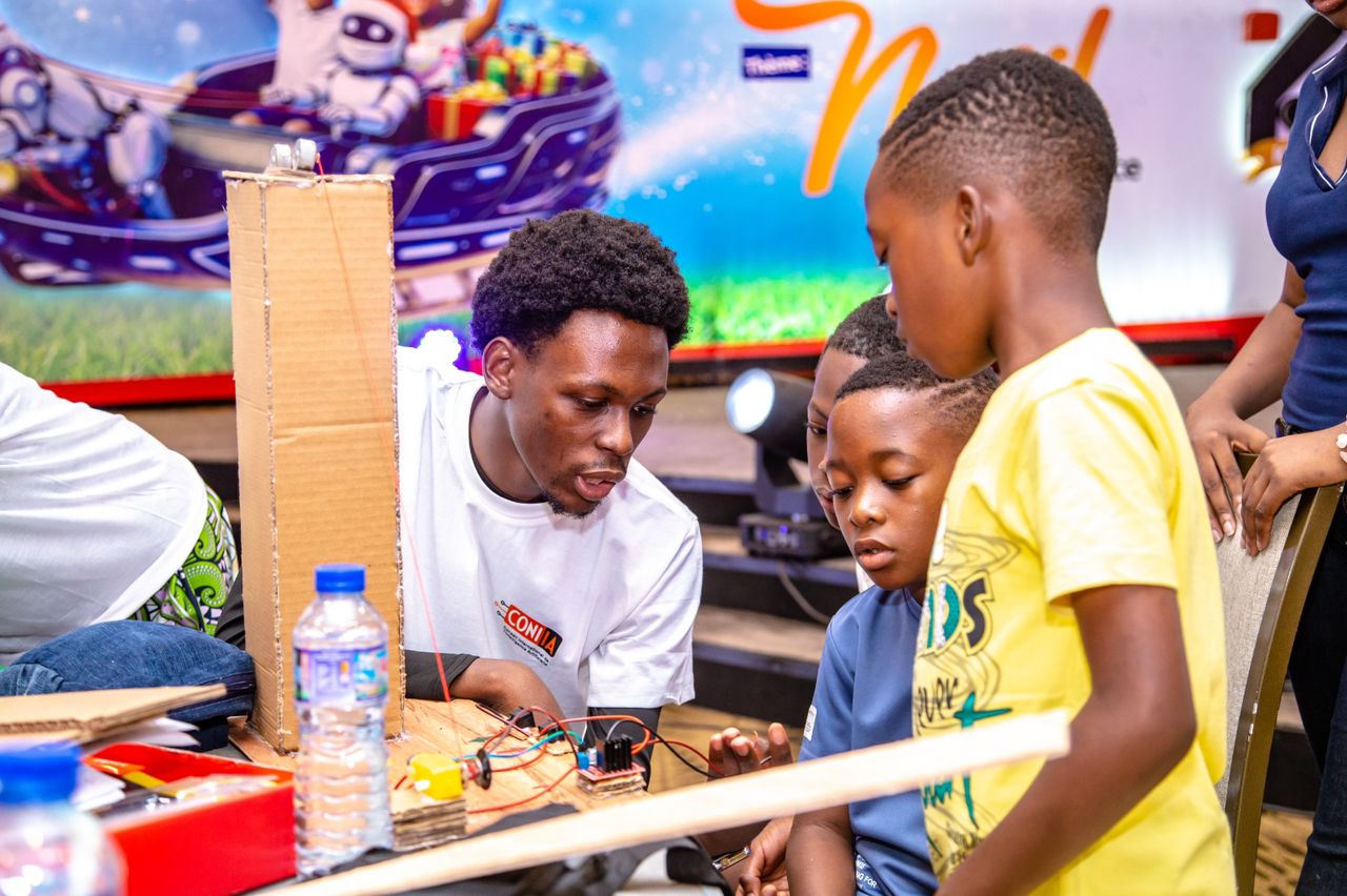 Togo | Les enfants fêtent la Noël autour de l’Intelligence Artificielle