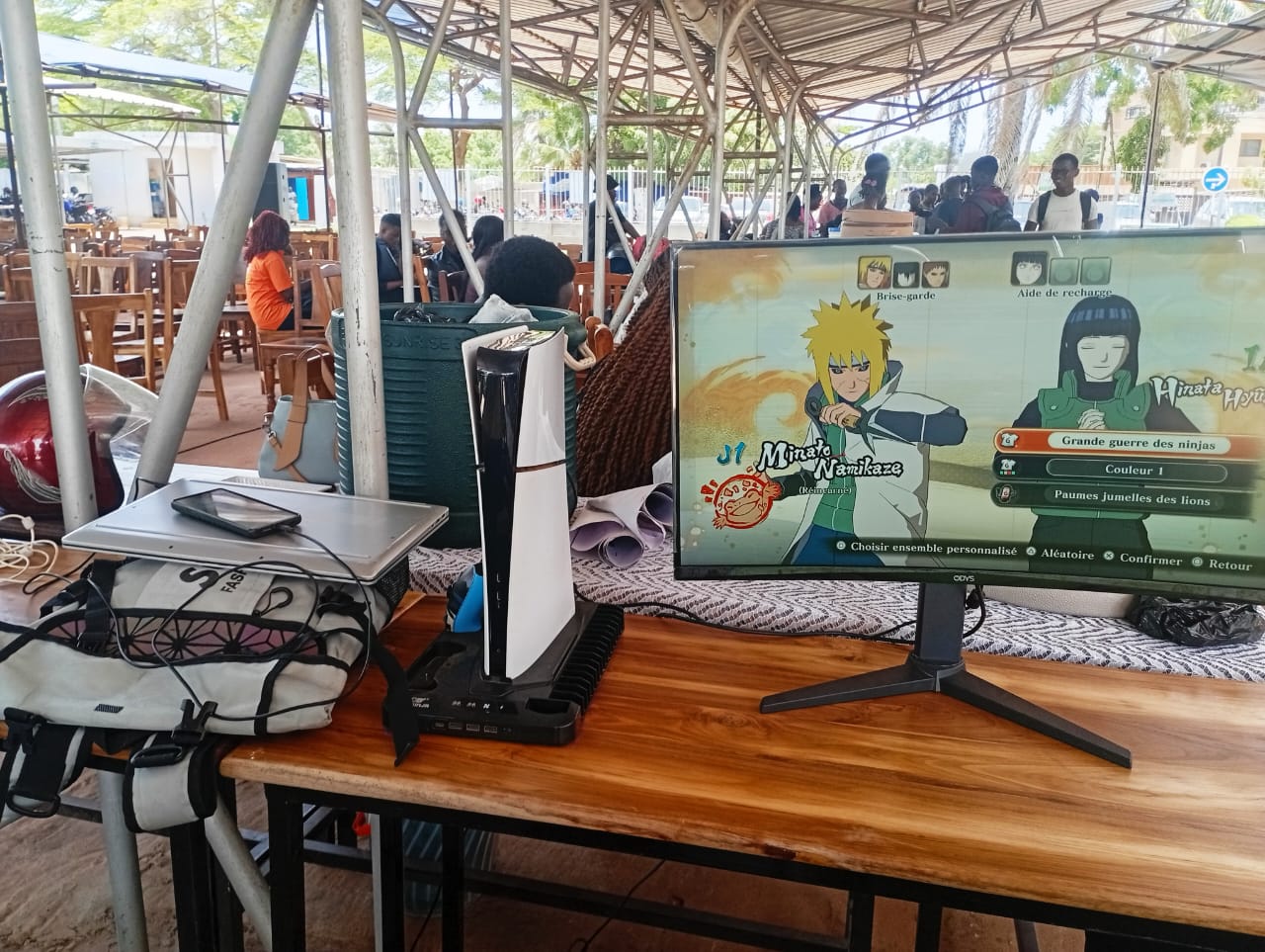 JPO IAI-Togo : Projecteurs sur un stand de gaming