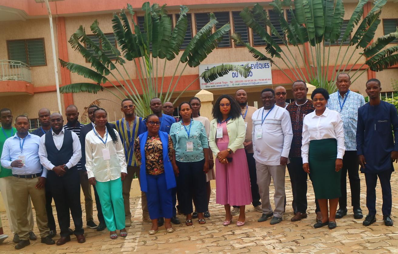 Photo de famille des organisateurs et participants